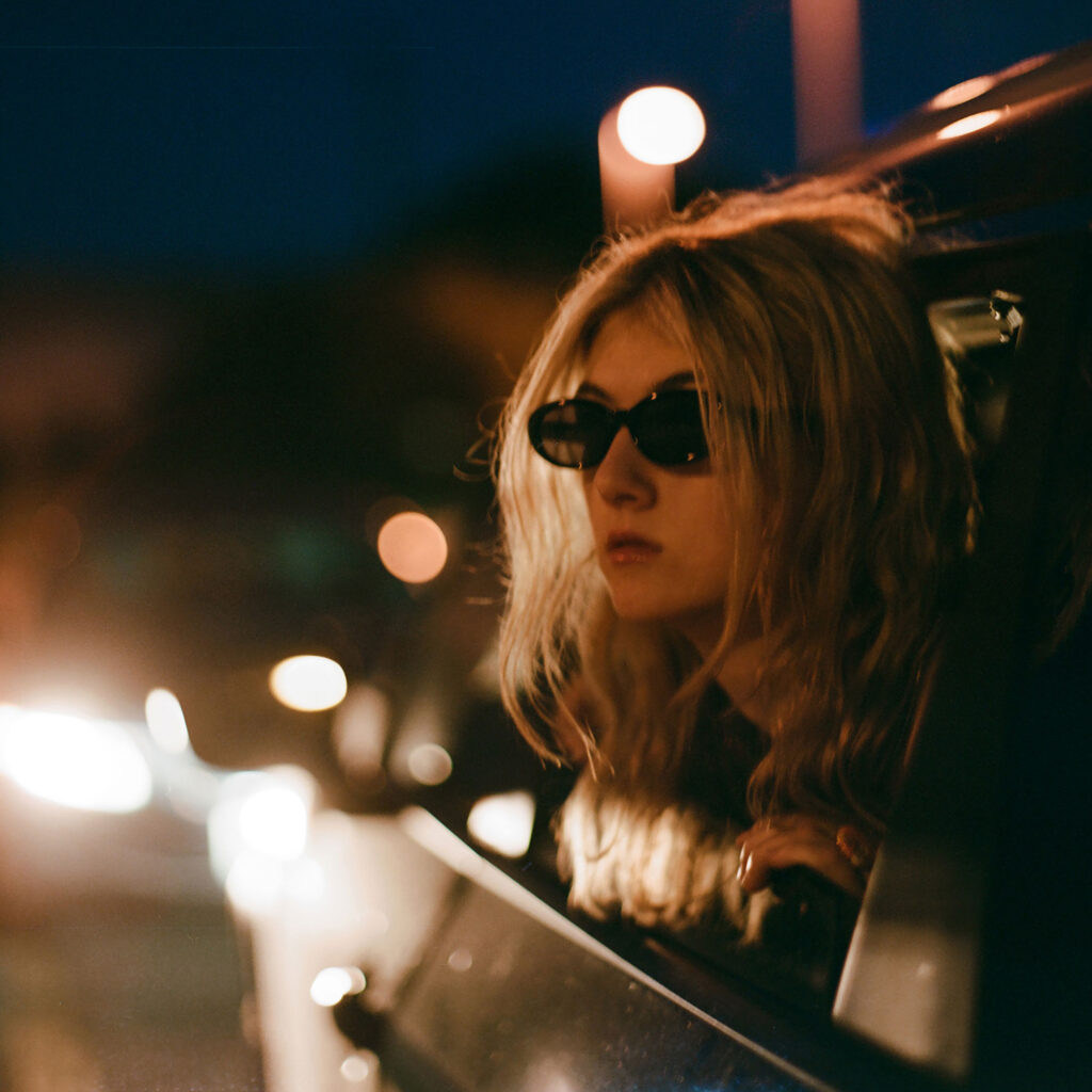 cover single art Ava Valianti Hot Mess