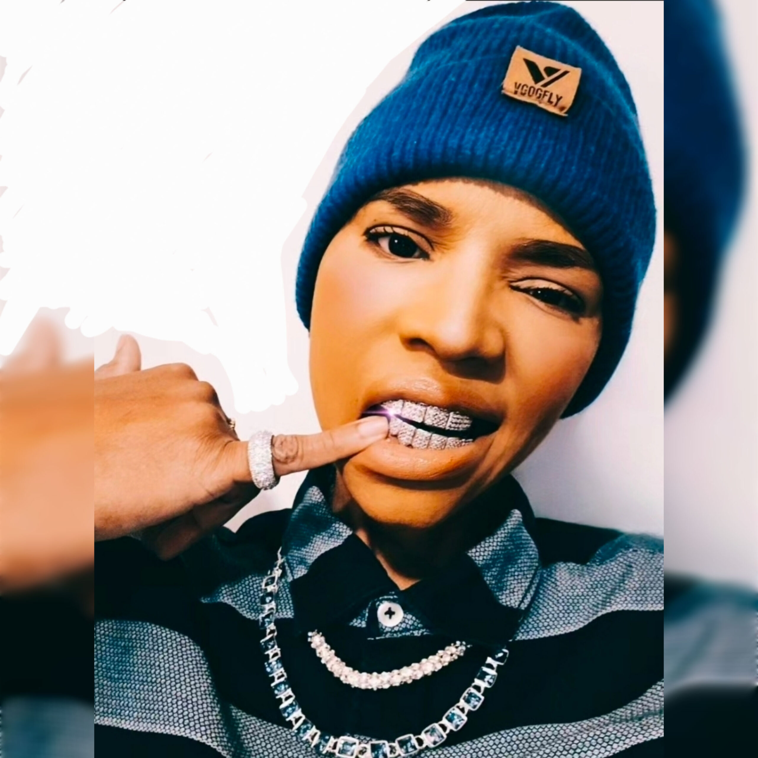 Chandra Edinburgh transforma la caída en fuerza con “Crashing Out”