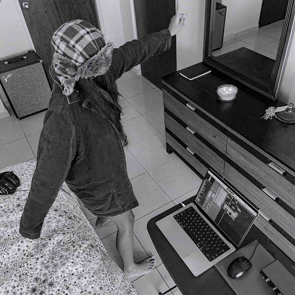 cover single art faded cassettes i want to cry