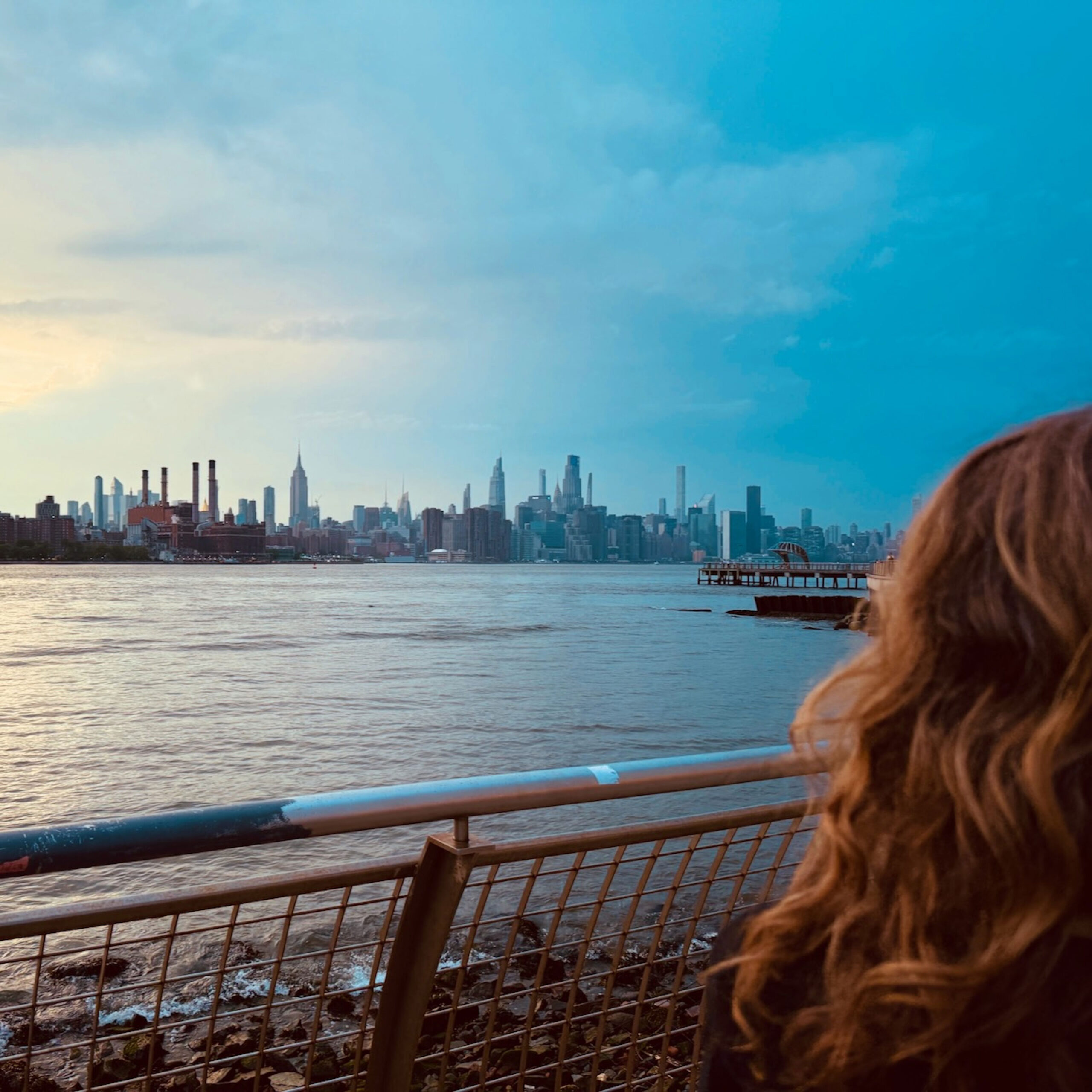 “East River”: Paisajes cinemáticos y vibráfono por Jimmy Goodman