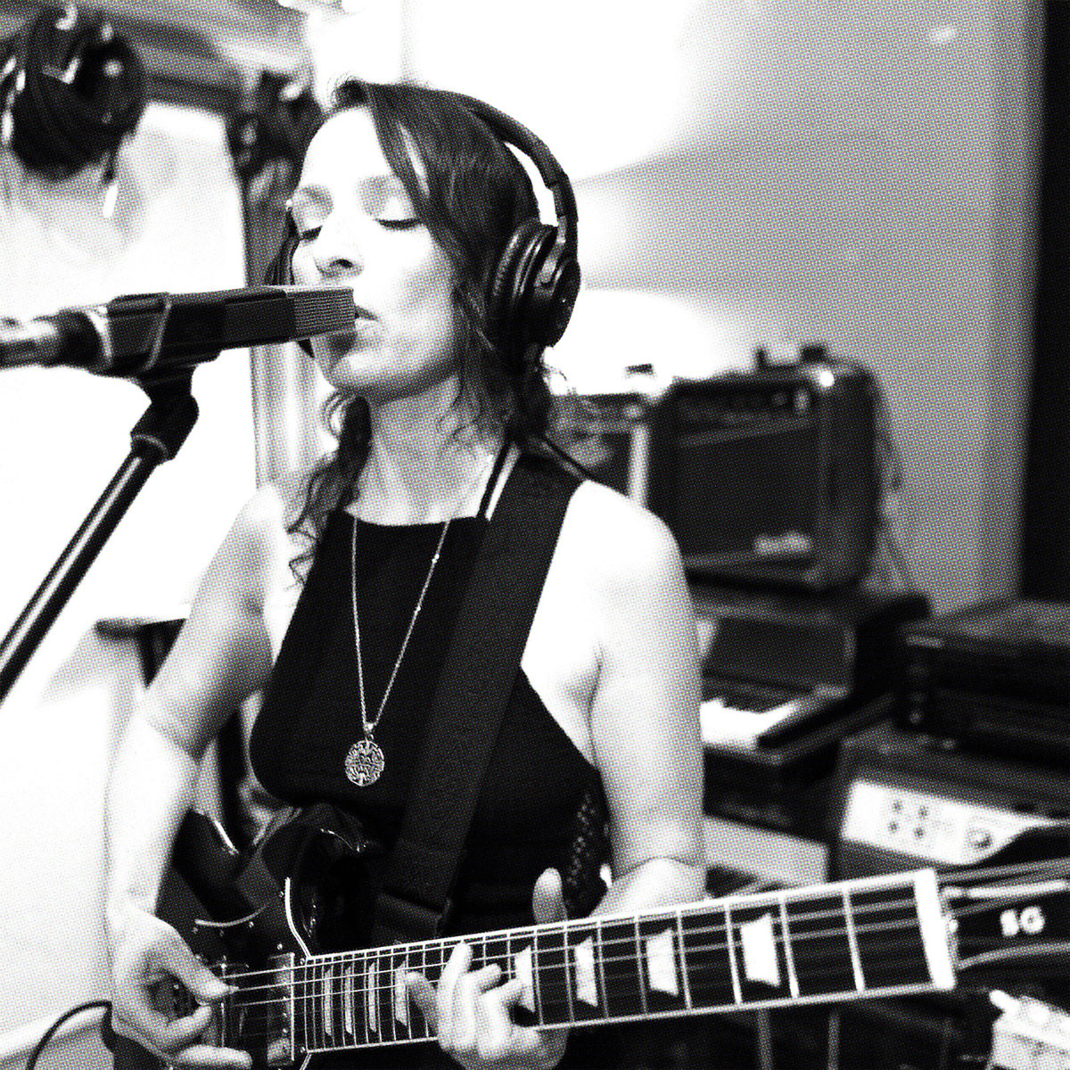 5th PROJEKT revela la fuerza ritual de “Oblivion (Live)”