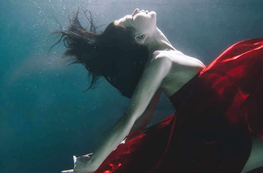  Alva Lys se sumerge en la vulnerabilidad con “Let Me Fall”