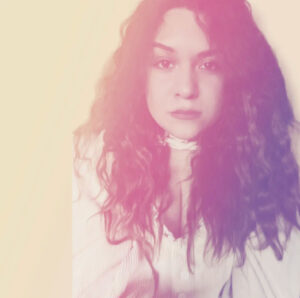 Saasz explora la vulnerabilidad en “Nostalgic Escapism”