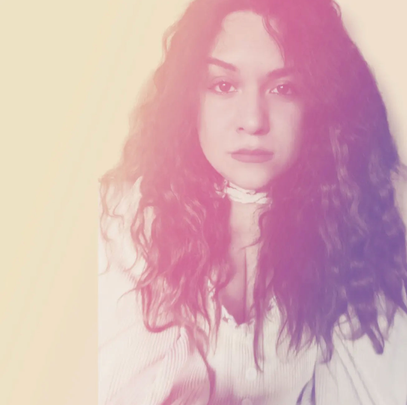 Saasz explora la vulnerabilidad en “Nostalgic Escapism”