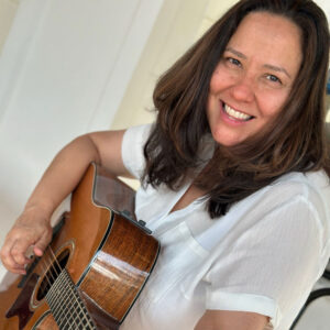 Liz Nash reflexiona sobre hogar y pertenencia en “Little Box House”