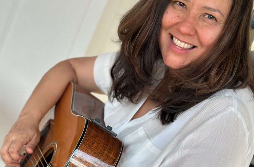  Liz Nash reflexiona sobre hogar y pertenencia en “Little Box House”