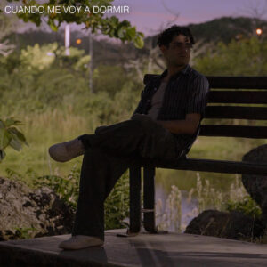 Mike CRS transforma el desamor en calma en “Cuando Me Voy a Dormir”