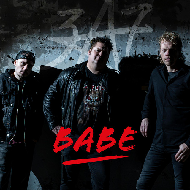 Entre fantasmas, espacios vacíos y súplicas: cuatro canciones para sentir sin armadura