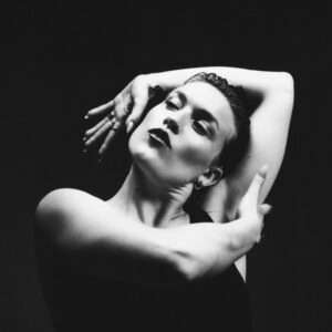 Cuatro canciones, cuatro despertares: música como espejo de una generación