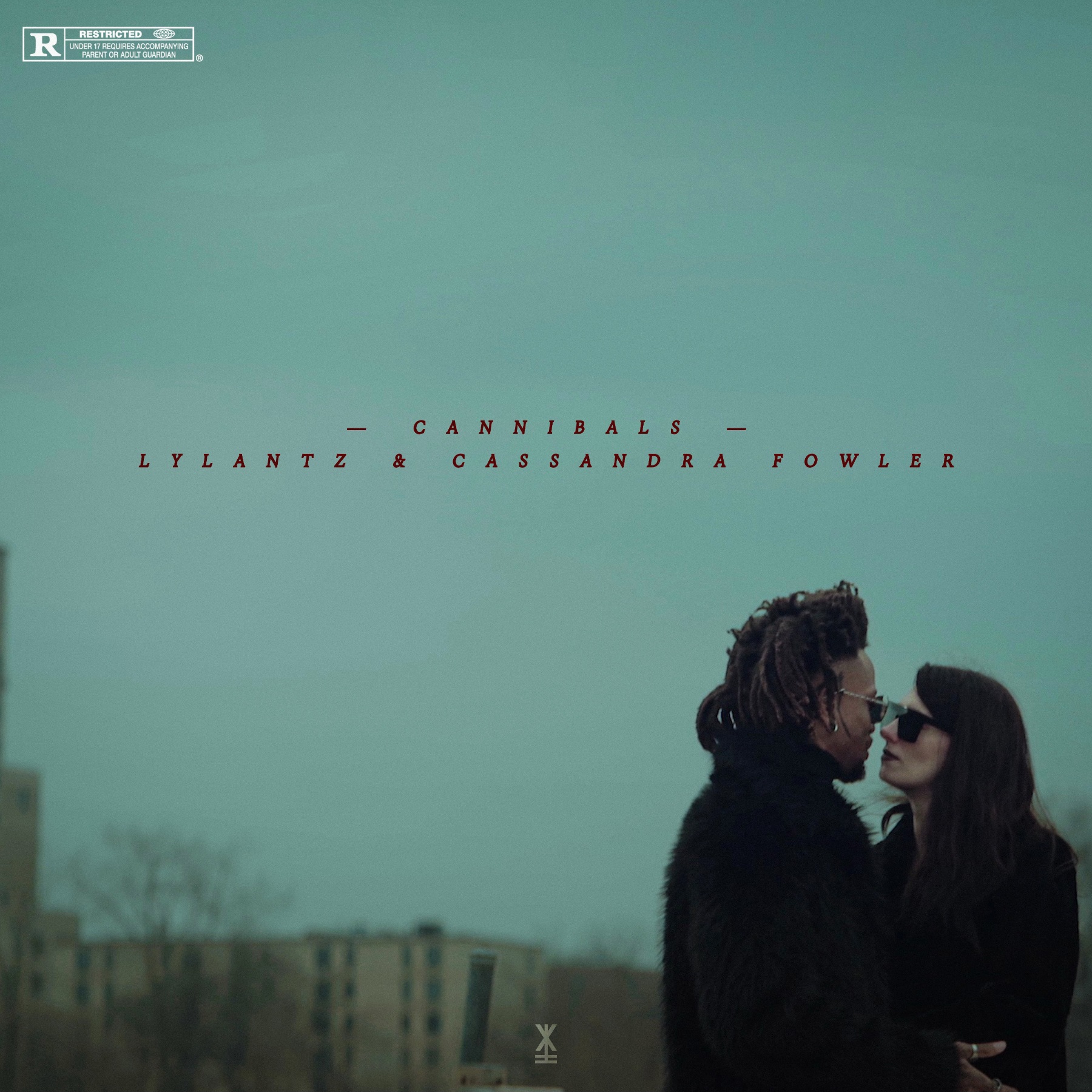 Lylantz y Cassandra Fowler abrazan la oscuridad