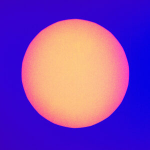 “Miles Away”: El potente indie de Patience Please