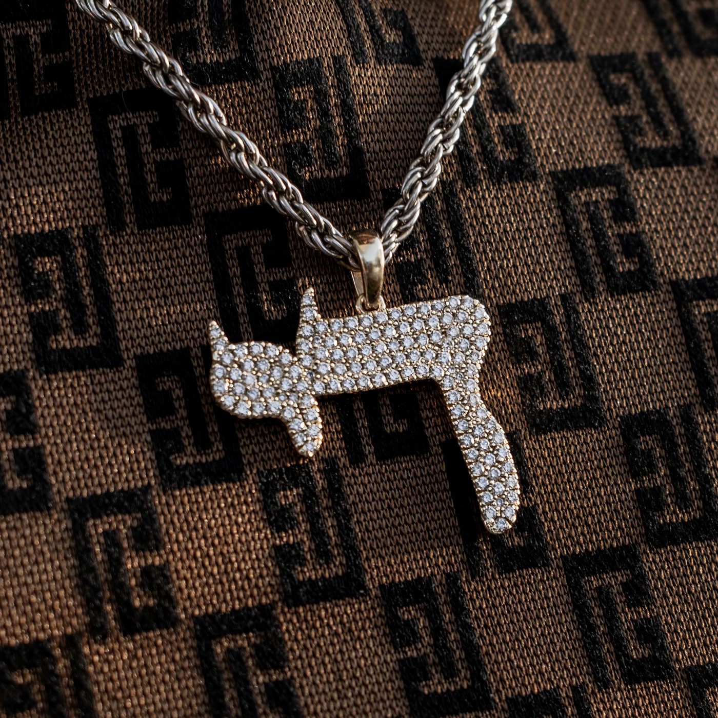 Abaday acelera el pulso pop con “Nosleep”