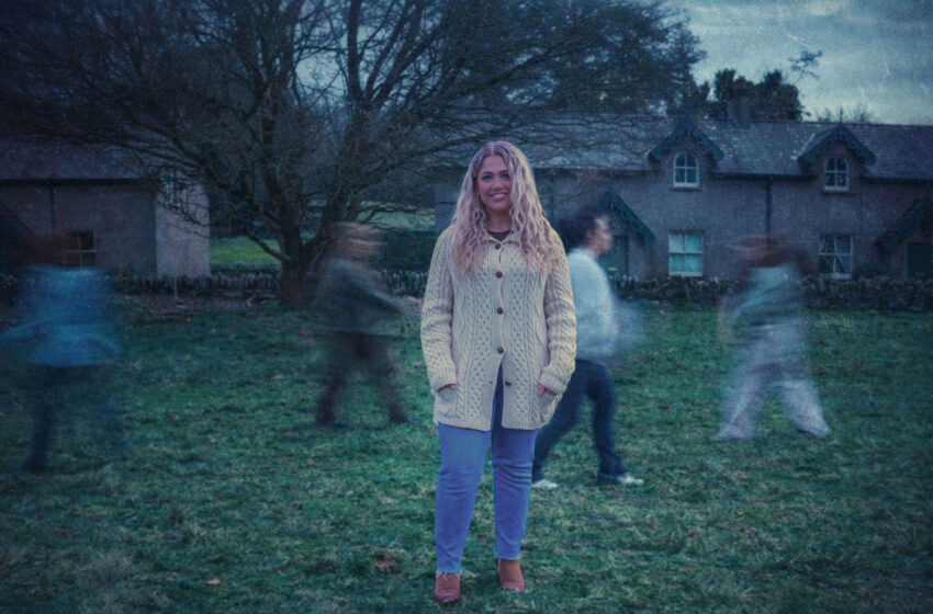  Deborah Fitz emociona con “Home”, su sencillo íntimo