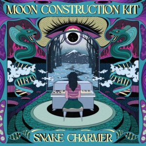 Moon Construction Kit lanza el hipnótico “Snake Charmer”