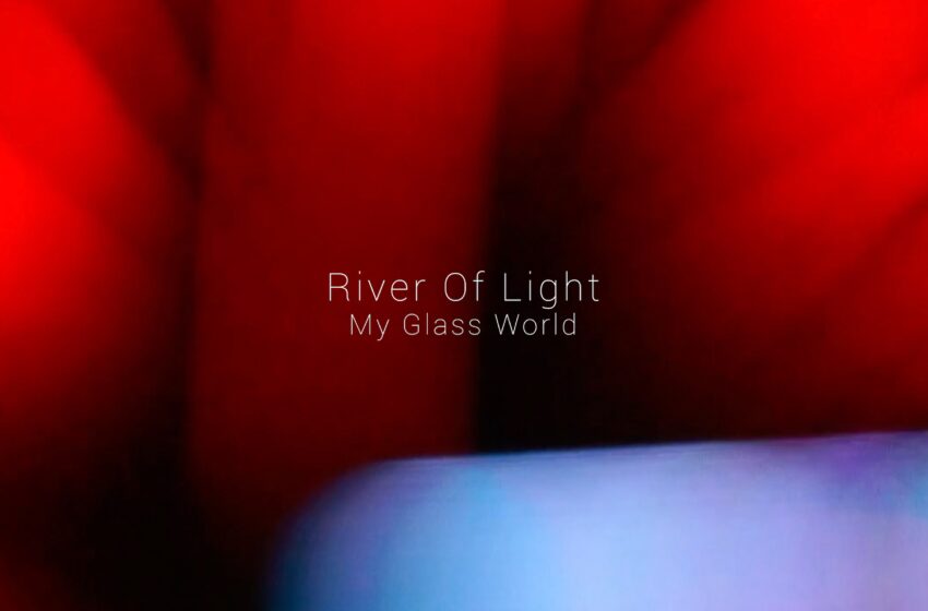  My Glass World ilumina la noche con “River Of Light”