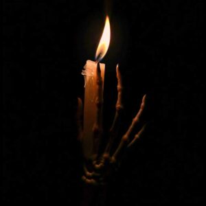 Olly Williams y la balada rockera “Candles Turned to Ash”