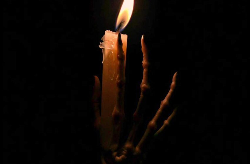  Olly Williams y la balada rockera “Candles Turned to Ash”