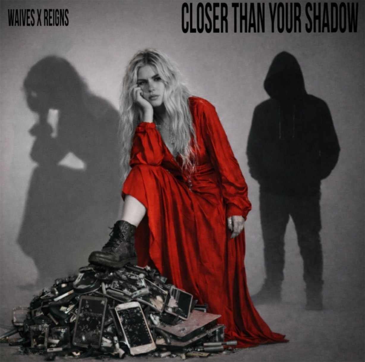 Reigns y Waives brillan en “Closer Than Your Shadow”