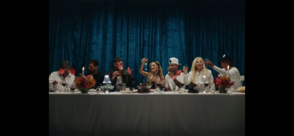 still video TINI Dos Amantes