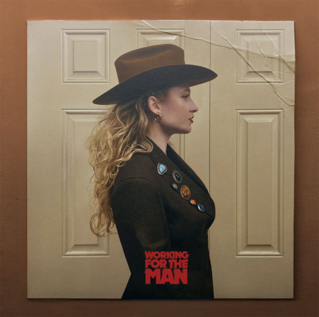 “Working For The Man” de Janet Devlin: identidad y tensión