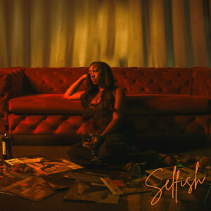 Nia Marie explora desamor y vulnerabilidad en “Selfish”