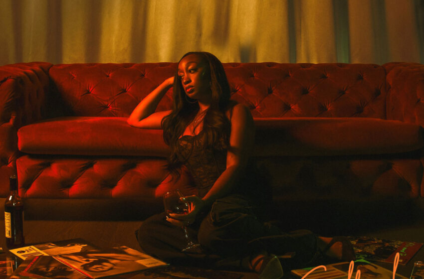  Nia Marie explora desamor y vulnerabilidad en “Selfish”