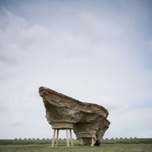 Anne Vanschothorst transforma paisaje y memoria en “RIFF”
