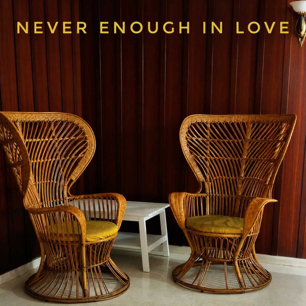 Never Enough In Love encuentra belleza en la vulnerabilidad