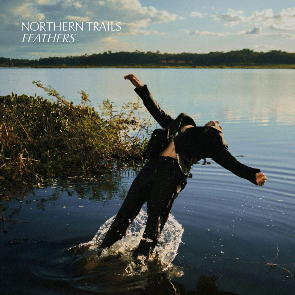 Northern Trails explora la fragilidad del amor en “Feathers”