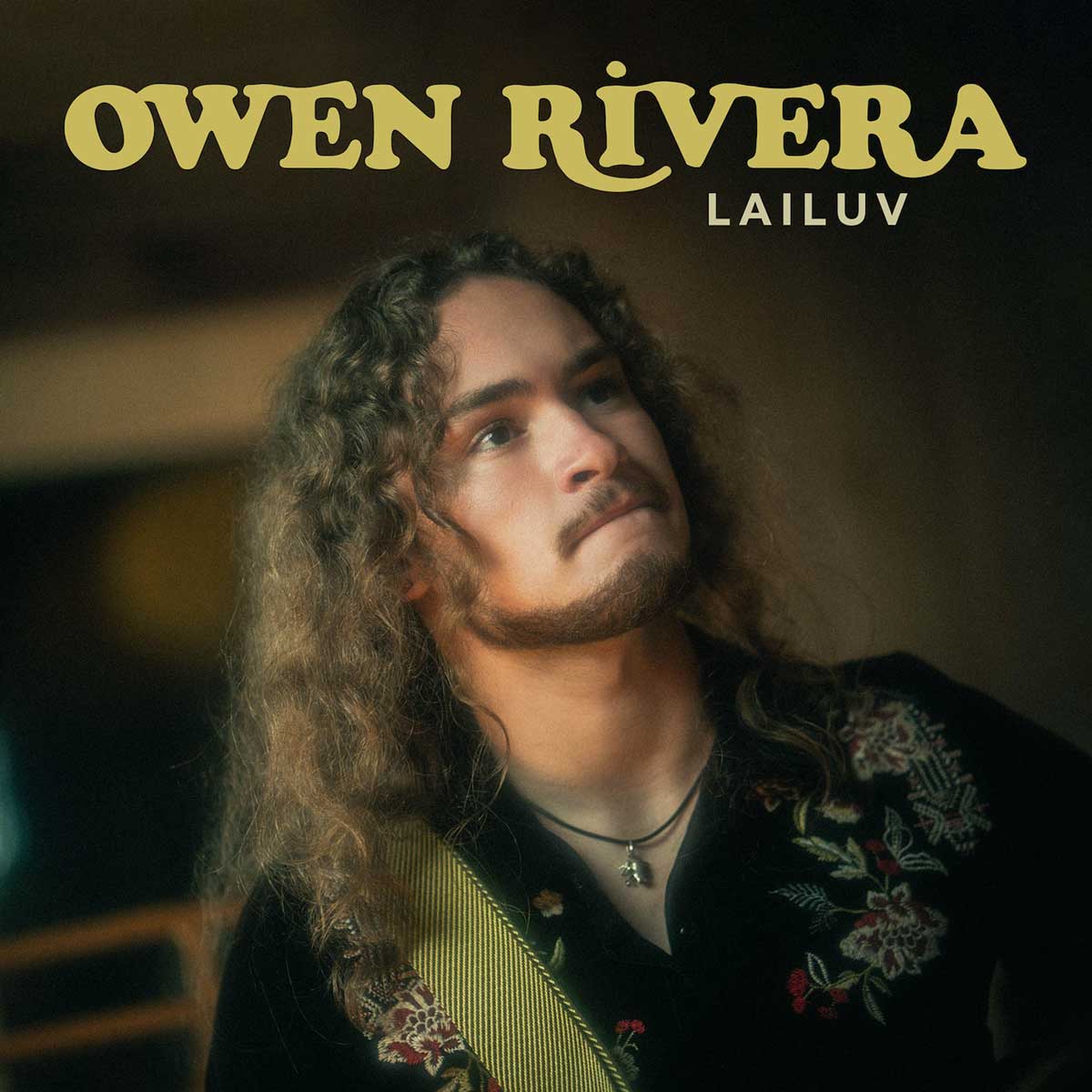  Owen Rivera captura la esencia del verano en “LaiLuv”