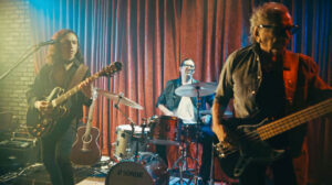 Cut Blues presenta “No Es Normal”