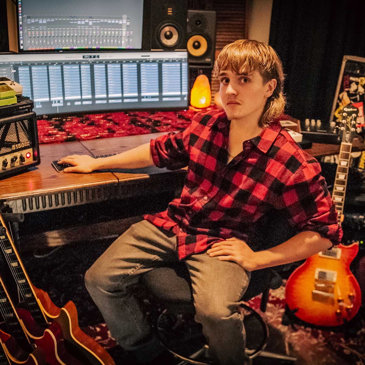  “Walls Fall Down” de Luca Cruz: garage rock con espíritu de perseverancia