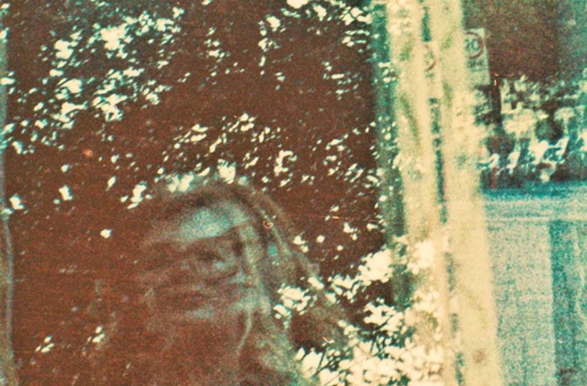  Riri Rose explora la memoria en “Questions I’ll Never Know”