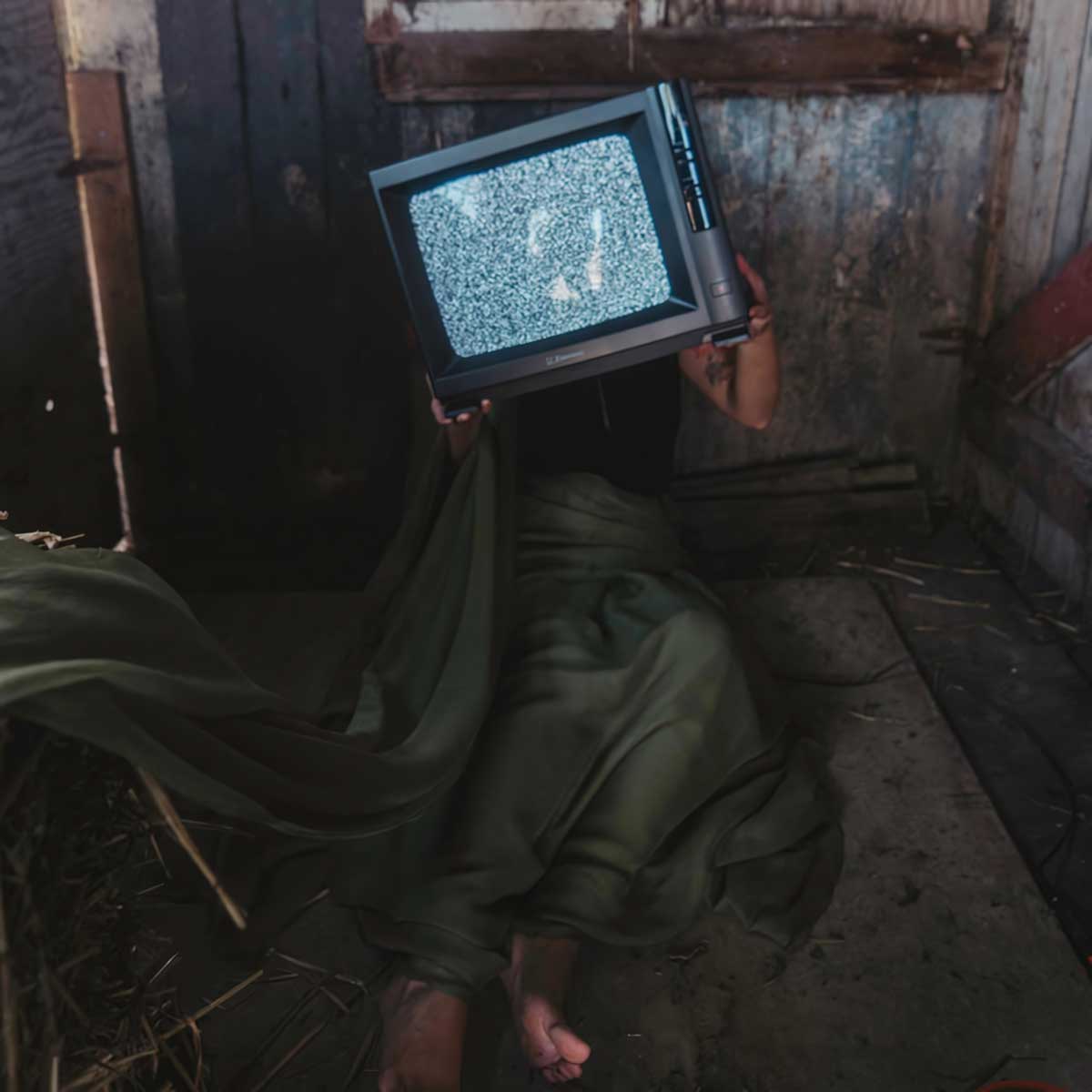  LIANZI cuestiona la comparación en “I WANT WHAT THEY HAVE”