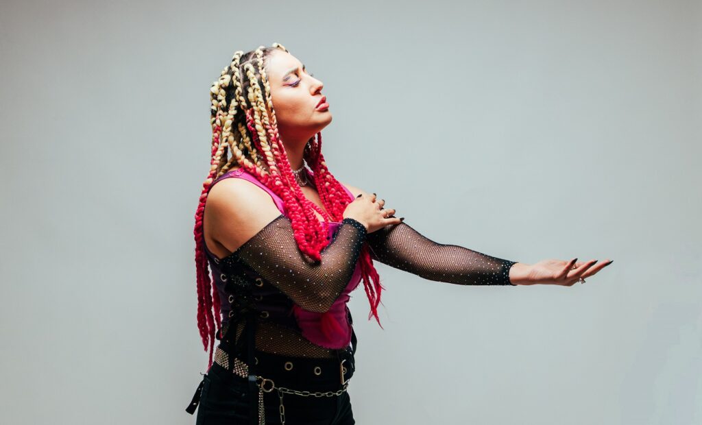 Artista chilena Dolce K se abre camino en la música urbana con su primer single “Baby perdón”
