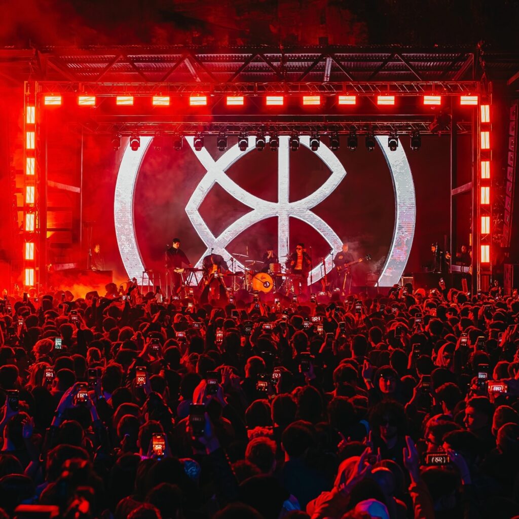 Peces Raros llevará a Mérida su cruce de rock y electrónica en Destino Dos Equis 2026