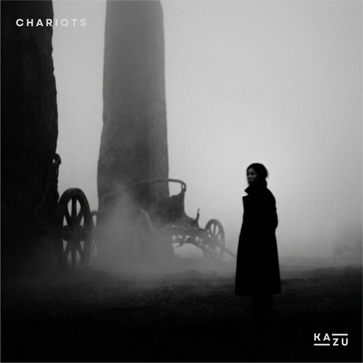  Kazu Osumi transforma tensión social en “Chariots”